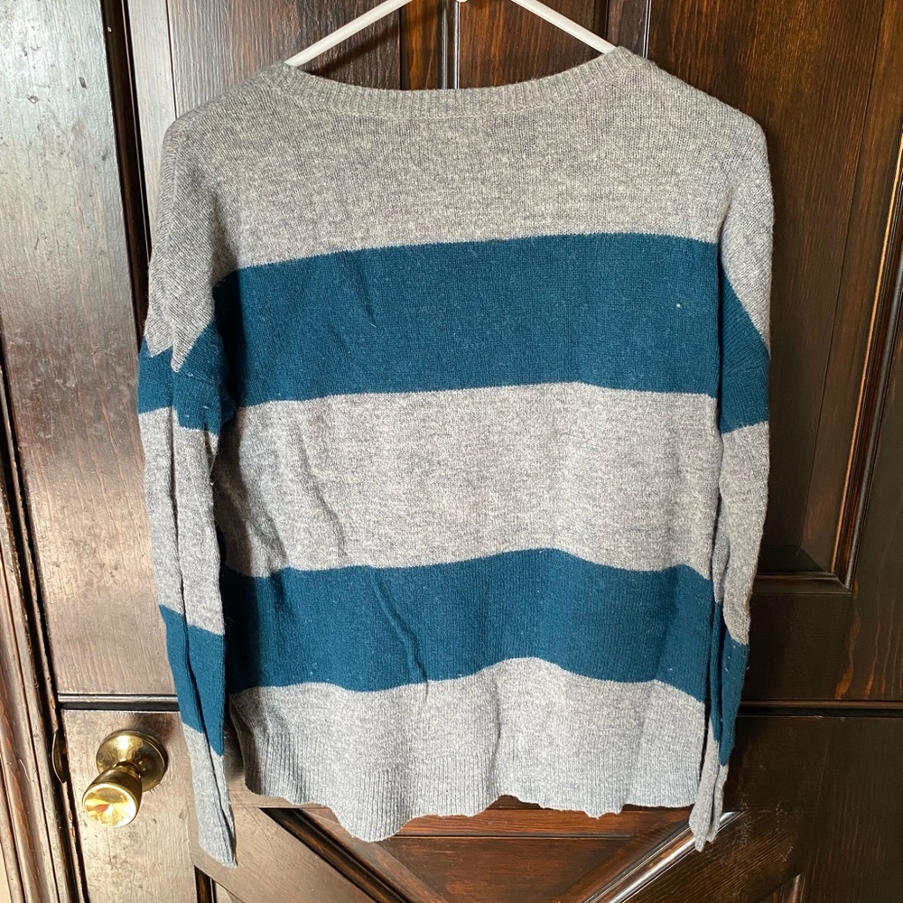 Sweater - Picture 4 of 4